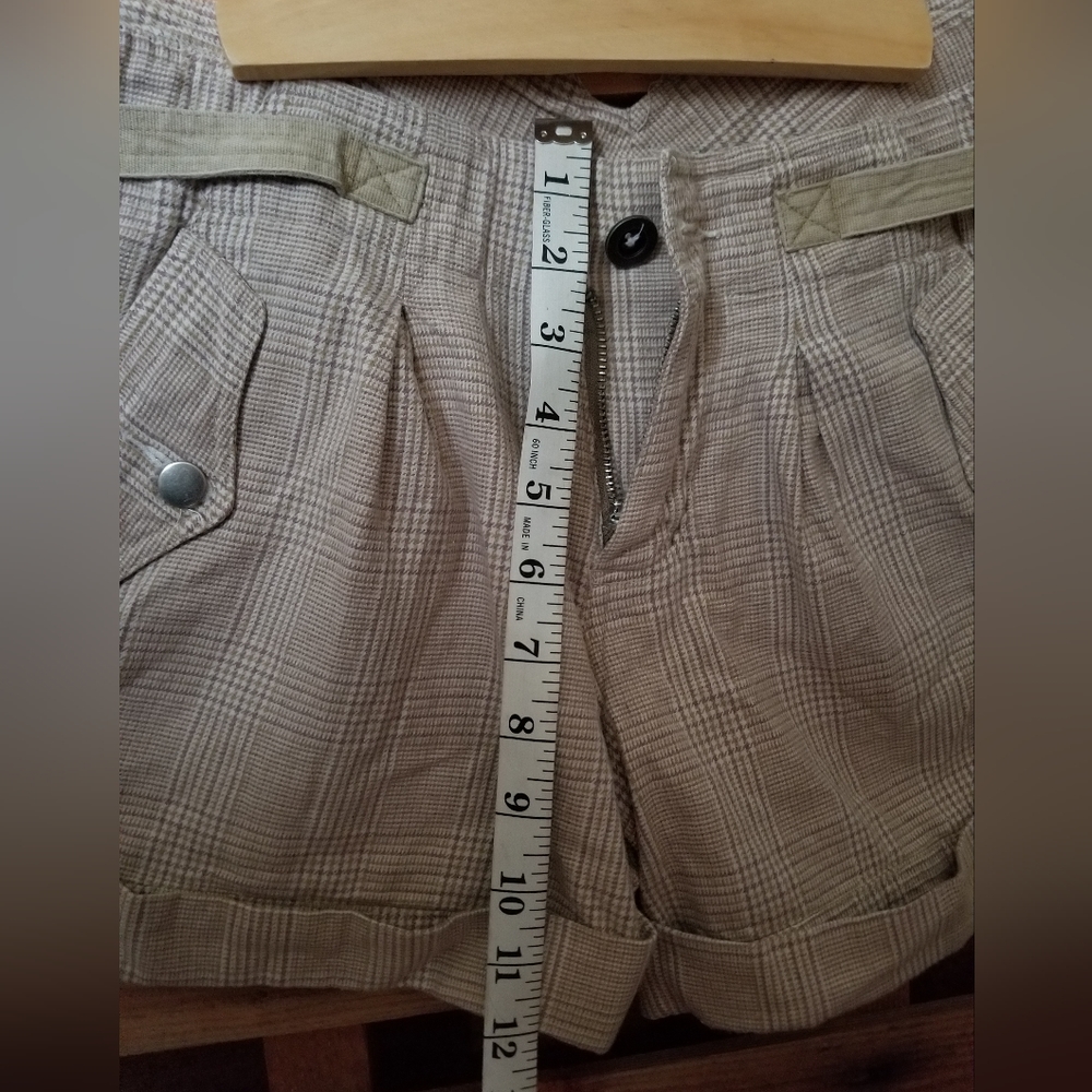 Tan and Cream Shorts - Picture 5 of 6